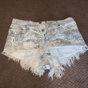 LF patterned shorts
